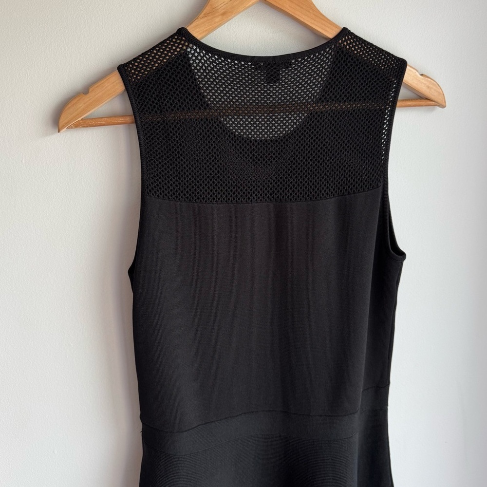 Ann Taylor Fit and Flare Cocktail Dress Sz M Black Fitted Stretch Sleeveless LBD - Picture 6 of 9